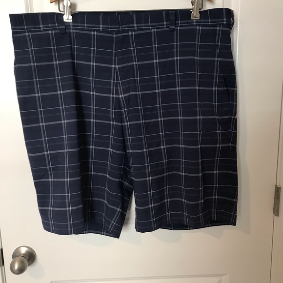 Nike DRI FIT Golf Shorts - Picture 1 of 3